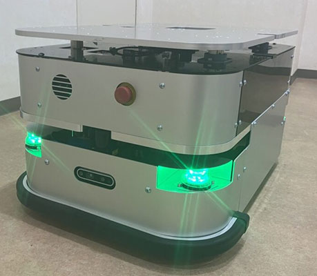 社内で製作した検討用AGV（自動搬送ロボット）